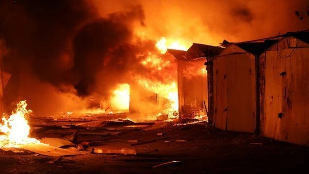 Нічні вибухи в Києві: у двох районах спалахнули пожежі, є постраждалі