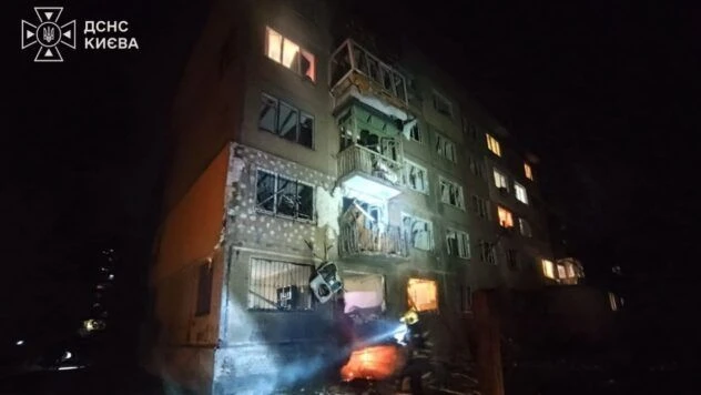 Вибухи в Києві 22 вересня: уламки впали два будинки, горять склади, є постраждалі